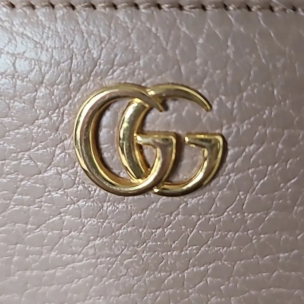 💯 Authentic Gucci Zipped Long Wallet 🍀